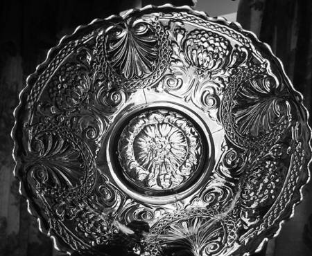 Dahlia Clear 8" Round Crimped Bowl