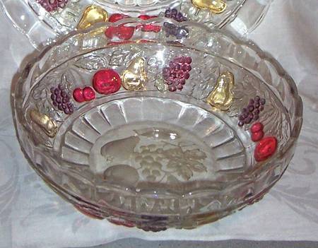 Intaglio Fruit Flashed (Band) 9" Round Bowl