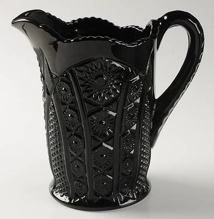 Paneled Daisy and Finecut Black 44 Oz Pitcher