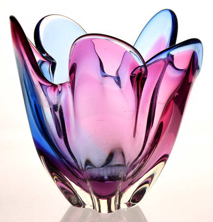 Art Glass 7" Handkerchief Vase