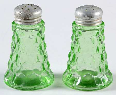Cube Green Shaker Set w/Metal Lids