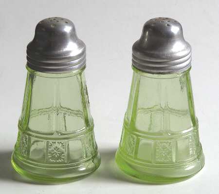Doric Green Shaker Set w/Metal Lids