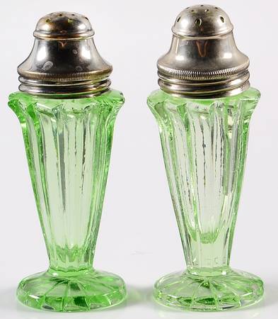 Sierra Green Footed Shaker Set & Metal Lids