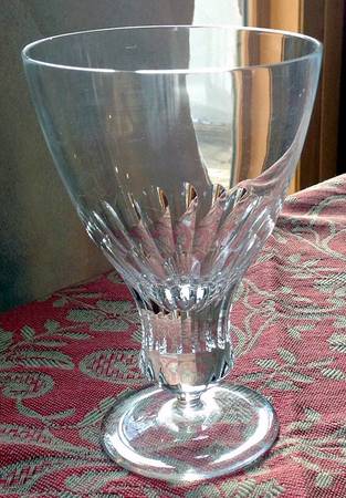 Pia Wine Glass