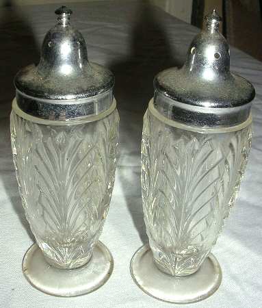 Feather Footed Shaker Set & Metal Lids