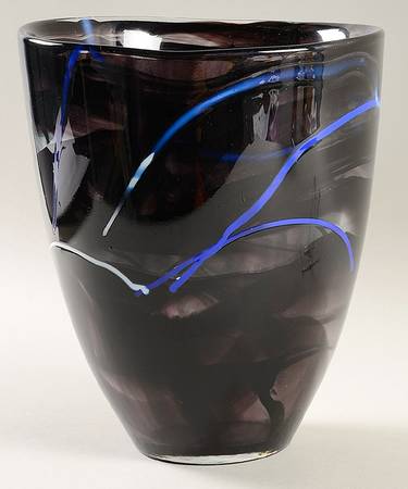 Contrast Black 9" Flower Vase