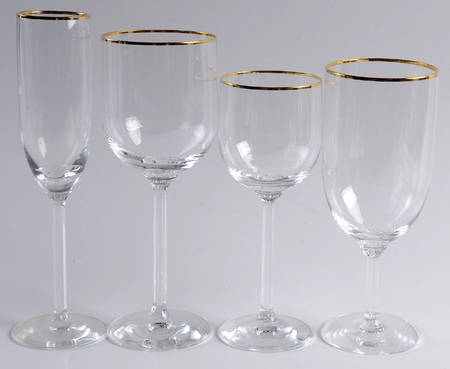 Mckinley 32 Piece Estate Set
