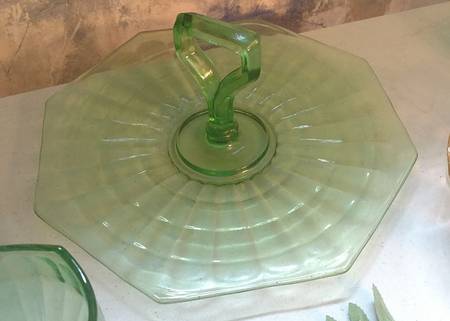 Octagon Bamboo Optic Green Center Handle Tray