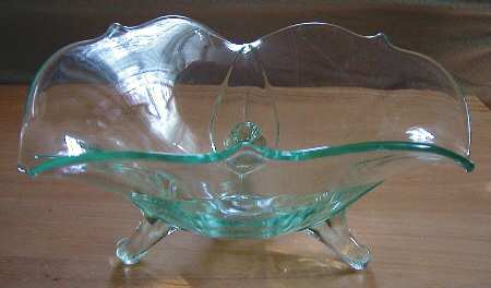Petal Green 9" Round 3-Toed Crimped Bowl