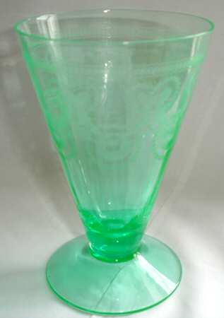 Neclace Green (Stem 7577) Footed Tumbler