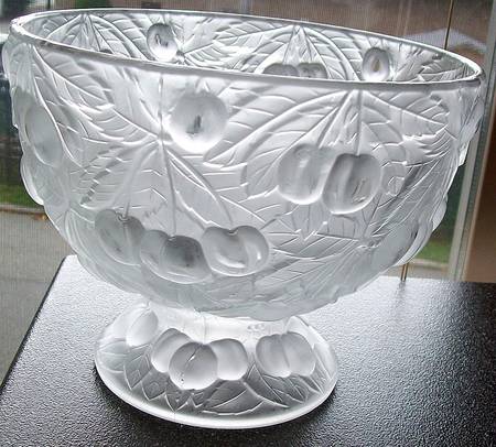Bountiful (Frosted Design) Large Footed Fruit Bowl