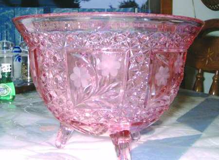 Snappy Pink 3-Footed Round Apple Bowl