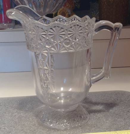 Queen 64 Oz Pitcher