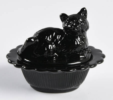 Animals & Figurines #235 Kitten on Basket