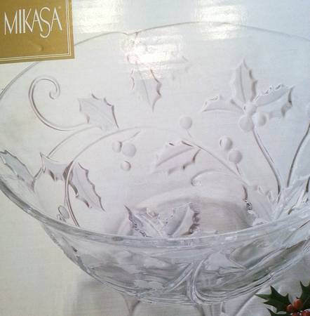 Season's Holly 10" Round Bowl