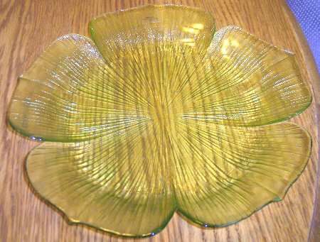 Lotus Blossom Citron Dinner Plate