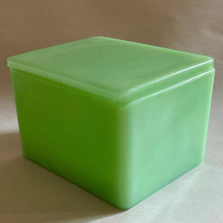 Jadeite-Green Glass Medium Refrigerator Jar & Lid