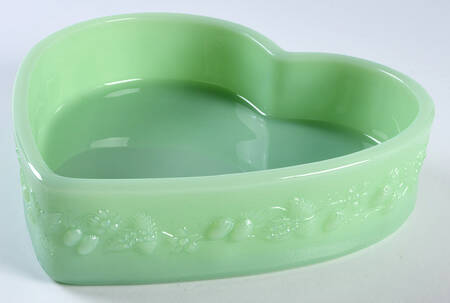 Jadeite Small Heart Box No Lid