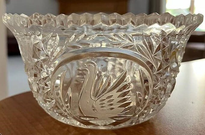 Swan Collection 8" Round Bowl