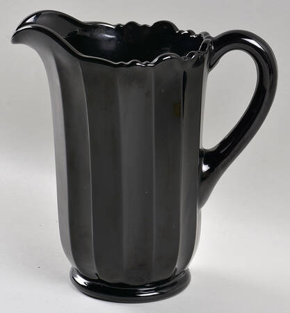 Panel Black Raspberry 40 Oz Pitcher