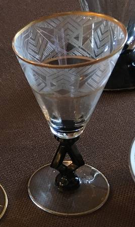 Le Mons-Black-Gold Trim Wine Glass