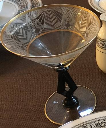 Le Mons-Black-Gold Trim Champagne/Tall Sherbet