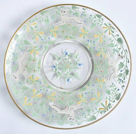Canine and Foliate-Green Underplate for Finger Bowl