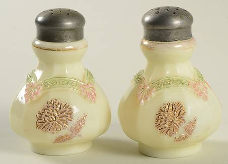 Chrysanthemum Sprig-Custard Shaker Set w/Metal Lids