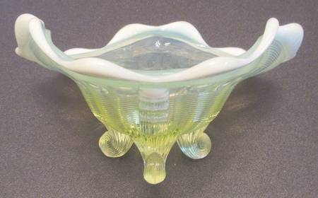 Klondyke-Yellow Opalescent 7" 3-Toed Triangular Bowl