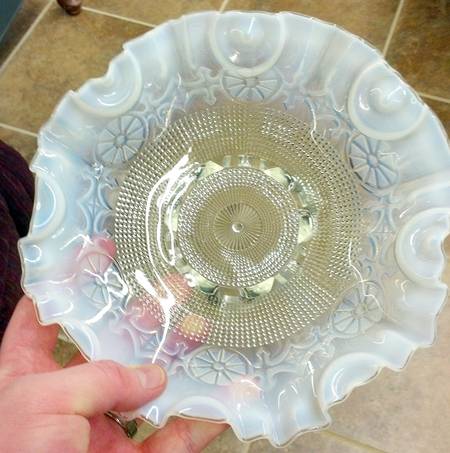 Netted Roses-White Opalescent Three-Toed Bowl