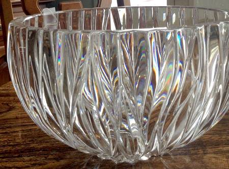 Satin Leaves 7" Round Bowl