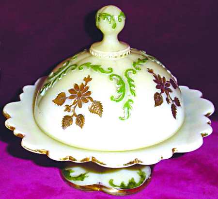 Intaglio Custard Round Covered Butter
