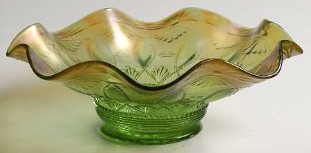Beads-Green Carnival 8" Round Crimped Bowl