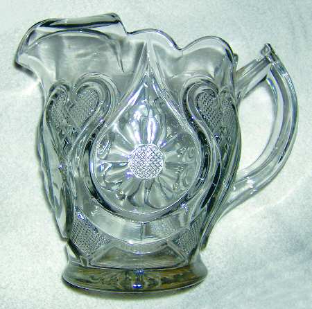 Horseshoe Daisy Creamer