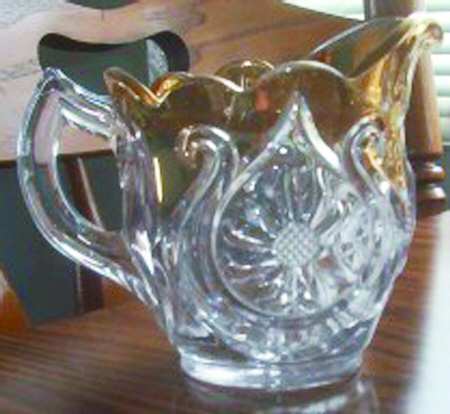 Horseshoe Daisy-Gold Creamer