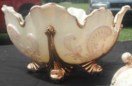 Inverted Fan and Feather Custard Large Fruit Bowl