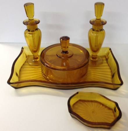 Queen Anne-Amber Rectangular Pin Tray