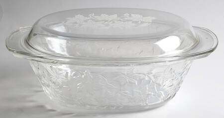 Fantasia 3 Quart Oval Covered Casserole