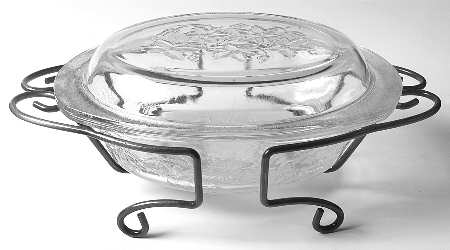Fantasia 1.5 Quart Oval Covered Casserole & Metal Holder