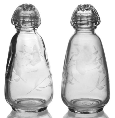 Heritage Shaker Set with Glass Lids