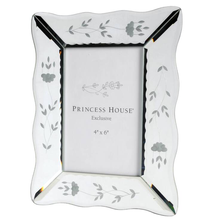 Heritage Frame-Holds 4" X 6" Photo by Princess House