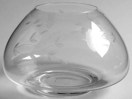 Heritage 4" Globe Vase by Princess House