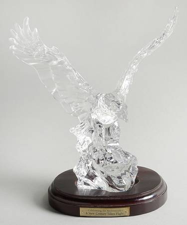 Animals & Figurines Eagle & Wood Base