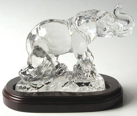 Animals & Figurines Elephant & Wood Base