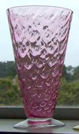 Turkey Tracks Cranberry (Bowl and Stem) by Pukeberg Glass