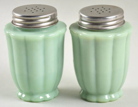 Timeless Beauty Shaker Set w/Metal Lids