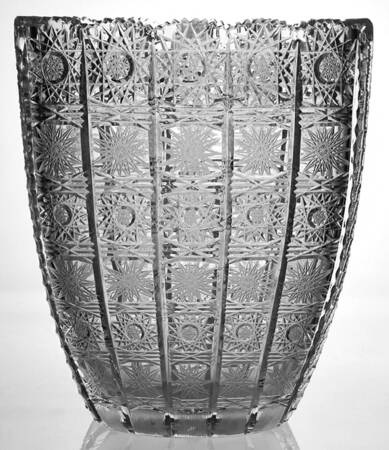 Queen Lace (Round Bowl Shape) 9" Oval Vase