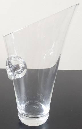 Ocular 9" Flower Vase