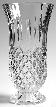 Opera 9" Footed Flower Vase