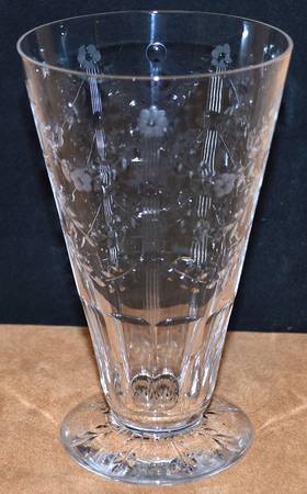 1007-9 10 Oz Footed Tumbler